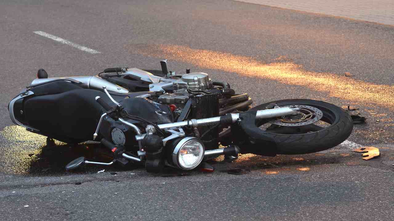 Crotone incidente morto centauro