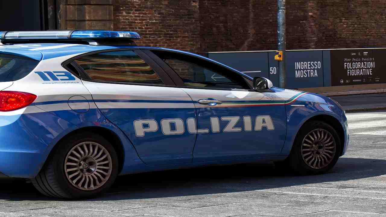 Cosenza aggredisce compagna lite denunciato uomo