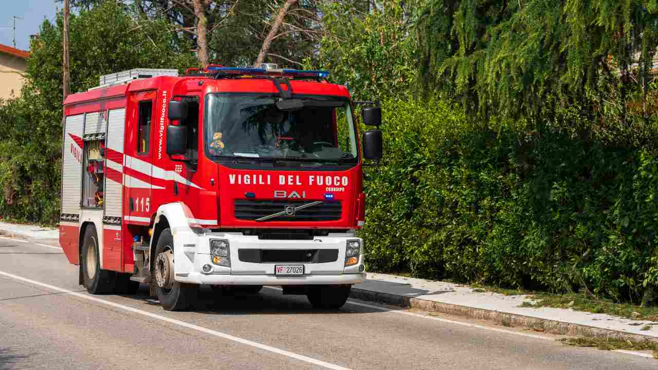 Catanzaro mezzi ditta incendiati costruzione scuola Aranceto